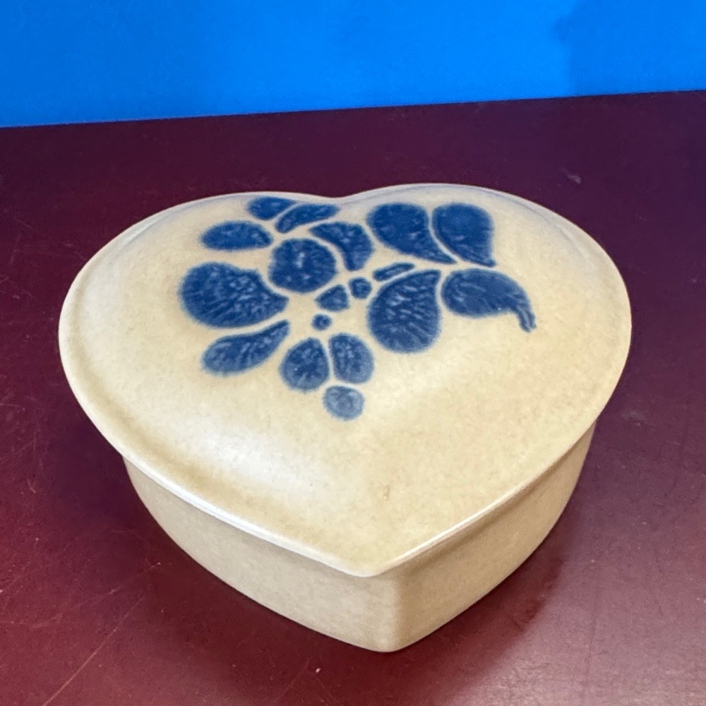 Vintage, Pfaltzgraff, Heart Shape, Trinket Box, Stoneware, 4"W * 2"H
